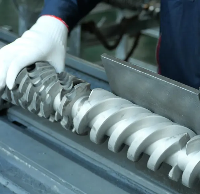 Waa maxay sababta khadadka madow ay si isdaba-joog ah uga soo baxaan dibadda? Maqaalkani waxa uu ku barayaa sida degdega ah loo go'aamiyo in ay ka timid dhibka foosto ama furka.